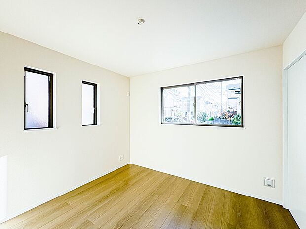 【今どきのこども部屋】  昨今のトレンドになりつつあるのが、広過ぎず、快適すぎない子ども部屋。勉強と寝るだけの部屋にすることで閉じこもりがなくなり、リビングで過ごす時間が増えると言われていま…