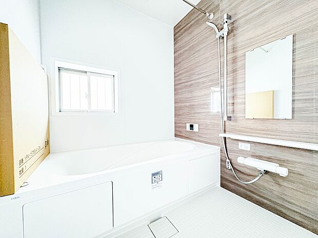 【浴室】浴室は一日の疲れを癒す場所だから、家族みんながゆったりできる快適設計。追い炊き機能付きオートバス。安定した温度で、いつでも快適に入浴できます。