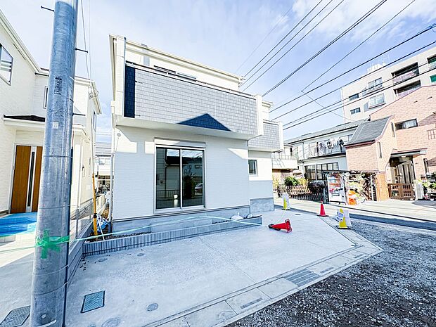 【前面道路】陽当りや通風性など各所に施された工夫で住みやすさを実現。部屋の大きさや周辺環境・街並など、資料には掲載していない情報が現地にはたくさんございます。是非ご確認下さい。