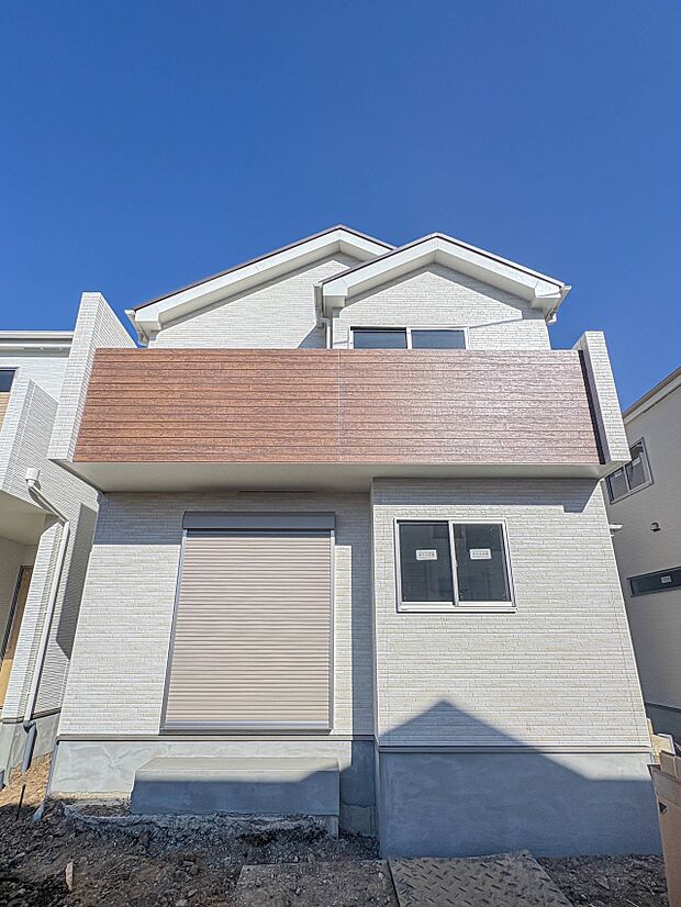 【外観】家族の温かさと陽光の暖かさ、楽しい毎日と明るい未来を予感させる「空間が織り成すひとつ先の住み心地」を演出します。