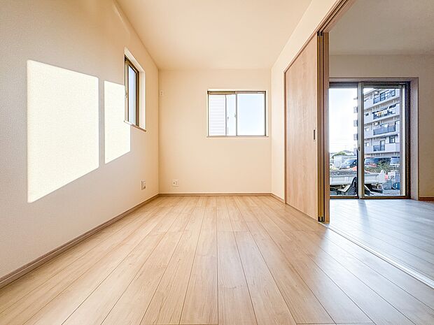 【洋室5帖】充実した生活は伸びやかな居室空間から始まります。快適に・伸びやかに。心の潤いを求める方々へ。