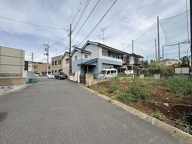 【前面道路】車の通行が少ないので、静かな住環境を維持することができます。