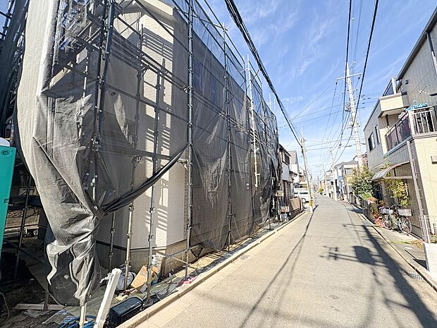 【前面道路4m】車の通行が少ないので、静かな住環境を維持することができます。