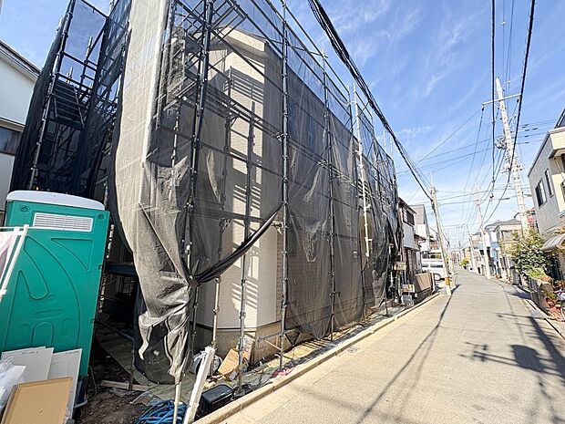 【現地外観】こちらの物件に少しでもご興味がありましたら、お気軽にお電話下さい。ネット上で「見えない物」「わからない事」でも、実際にご見学いただくことで、手に取るようにおわかりいただけるはずで…