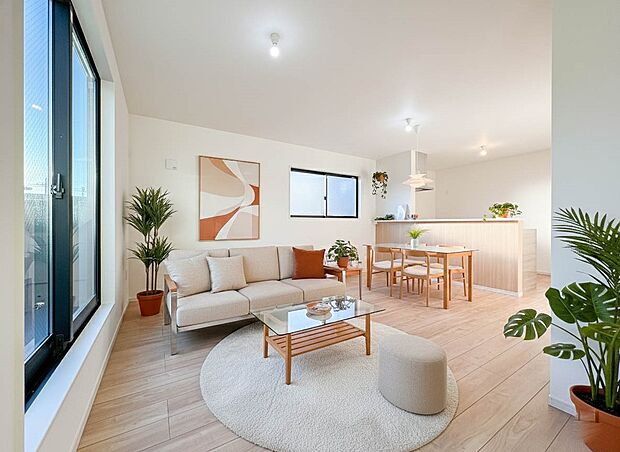 【リビング LDK16.2帖】 整然とした空間演出、快適な理想の暮らしの実現は家のみの拘りではなく、そこで暮らす方々にとって素敵な環境であることも挙げられると思います。四季折々の変化が奏で…