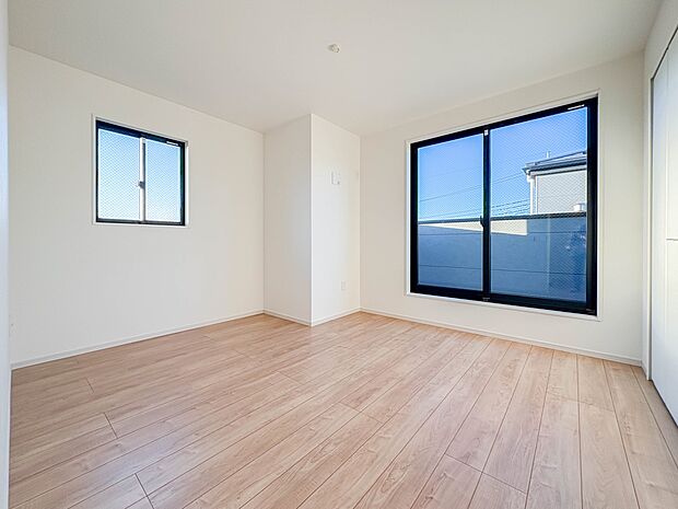 【洋室 6.5帖】充実した生活は伸びやかな居室空間から始まります。快適に・伸びやかに。心の潤いを求める方々へ。