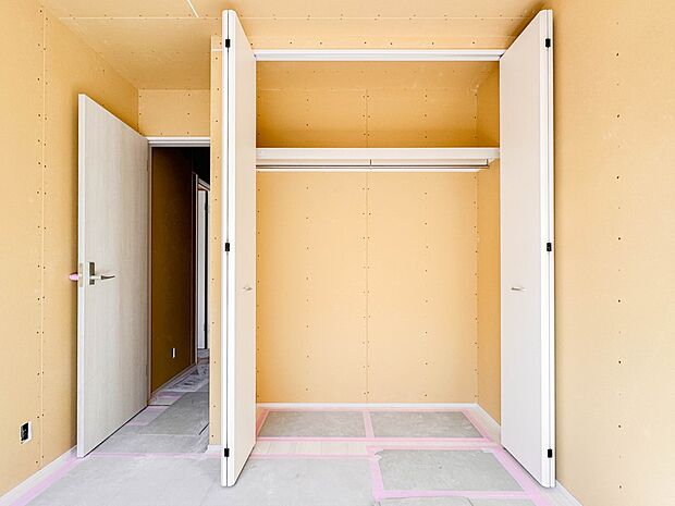 【収納】各部屋を最大限に広く使って頂ける様、全居住スペースに収納付。プライベートルームはゆったりと快適に。