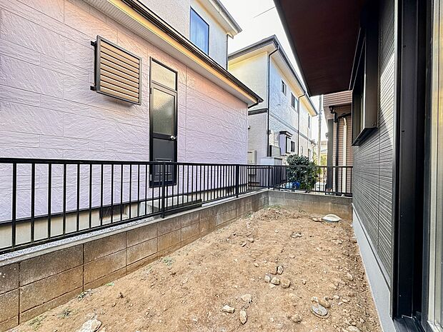 【外観】こちらの物件に少しでもご興味がありましたら、お気軽にお電話下さい。ネット上で「見えない物」「わからない事」でも、実際にご見学いただくことで、手に取るようにおわかりいただけるはずです。…