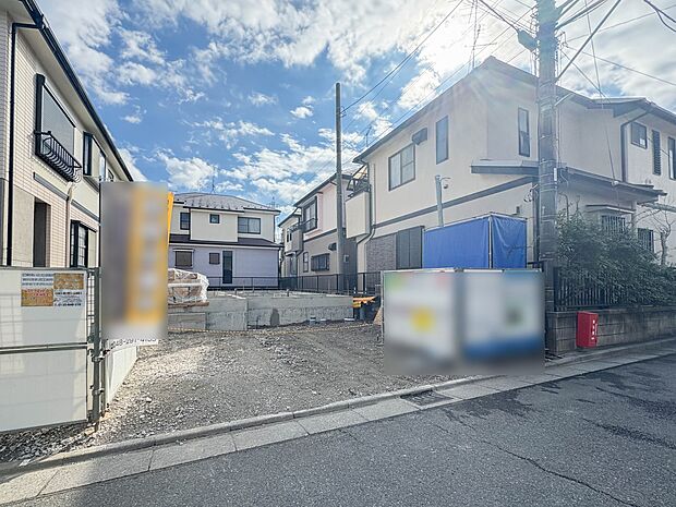 【駐車場】毎日の生活にマイカーが必須という方は、購入を検討する際、駐車場があることは大事な条件です。毎日の通勤や家族の送迎、買い物やお出かけなどクルマのある暮らしを満喫したい方は要チェック。…