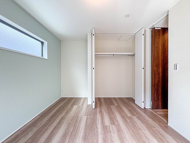 1号棟【洋室6.2帖】充実した生活は伸びやかな居室空間から始まります。快適に・伸びやかに。心の潤いを求める方々へ。