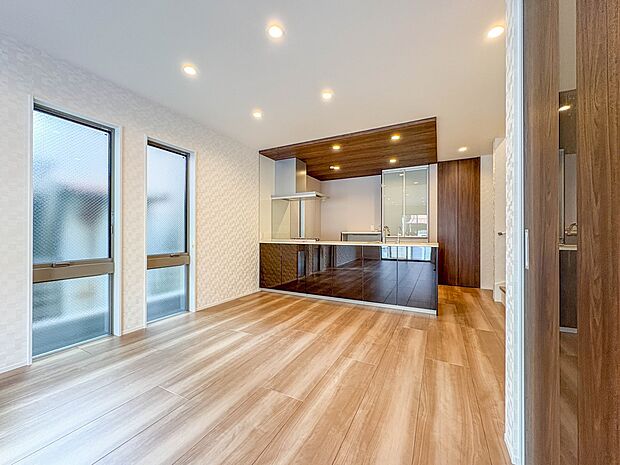 1号棟【LDK18.1帖】忙しい朝でも家族揃って食事をしたいゆとりあるダイニングスペース。