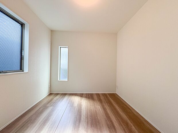 2号棟【LDK18.1帖】  昨今のトレンドになりつつあるのが、広過ぎず、快適すぎない子ども部屋。勉強と寝るだけの部屋にすることで閉じこもりがなくなり、リビングで過ごす時間が増えると言われて…