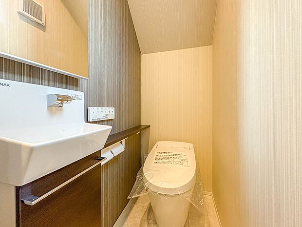 2号棟【トイレ】いつも清潔なスペースであってほしいのが毎日使うトイレです。掃除がしやすいのはもちろん、落ち着けるスペースとして機能することも大切です。