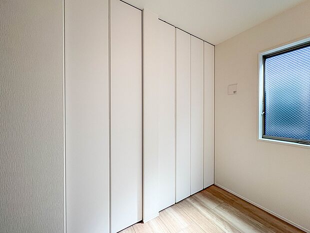 2号棟【収納】各部屋を最大限に広く使って頂ける様、全居住スペースに収納付。プライベートルームはゆったりと快適に。
