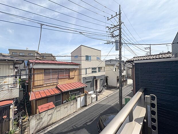 2号棟【眺望】朝の澄んだ空気や、夕方に吹く清々しい風を五感で感じられるバルコニー。