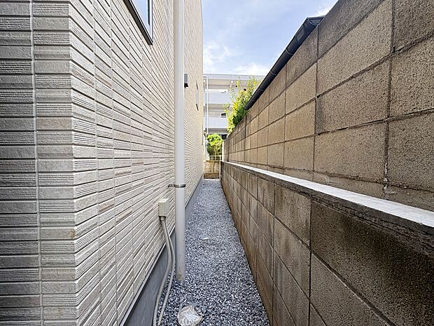 2号棟【庭】お庭にはプランター等をおいてガーデニングが楽しめます。