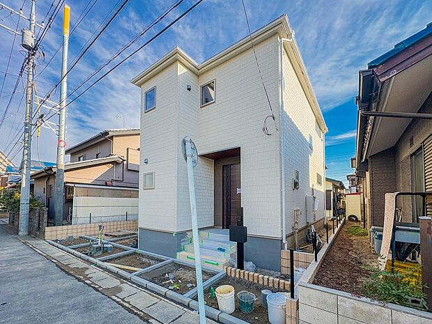 【外観】こちらの物件に少しでもご興味がありましたら、お気軽にお電話下さい。ネット上で「見えない物」「わからない事」でも、実際にご見学いただくことで、手に取るようにおわかりいただけるはずです。…