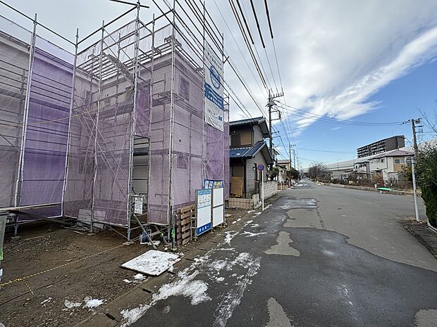 【前面道路6m】車の通行が少ないので、静かな住環境を維持することができます。