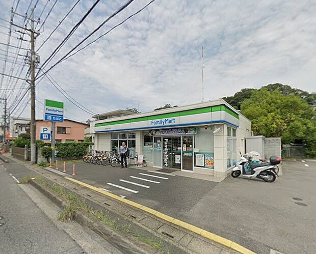 コンビニ 310m ファミリーマート 川口赤井三丁目店