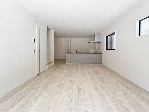 2号棟【LDK16帖+3帖】 整然とした空間演出、快適な理想の暮らしの実現は家のみの拘りではなく、そこで暮らす方々にとって素敵な環境であることも挙げられると思います。四季折々の変化が奏でる…