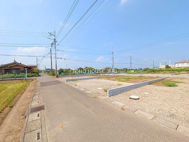 【前面道路】陽当りや通風性など各所に施された工夫で住みやすさを実現。部屋の大きさや周辺環境・街並など、資料には掲載していない情報が現地にはたくさんございます。是非ご確認下さい。