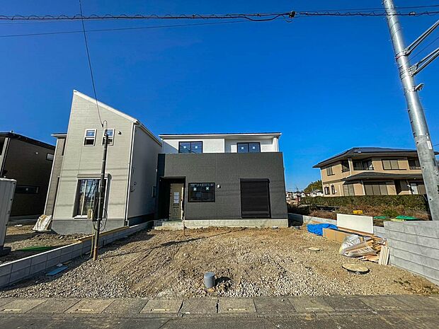 【駐車場】毎日の生活にマイカーが必須という方は、購入を検討する際、駐車場があることは大事な条件です。毎日の通勤や家族の送迎、買い物やお出かけなどクルマのある暮らしを満喫したい方は要チェック。…