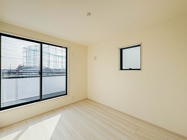 【洋室6.5帖】充実した生活は伸びやかな居室空間から始まります。快適に・伸びやかに。心の潤いを求める方々へ。