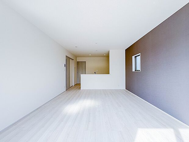 【LDK16帖+和室4.5帖】 整然とした空間演出、快適な理想の暮らしの実現は家のみの拘りではなく、そこで暮らす方々にとって素敵な環境であることも挙げられると思います。四季折々の変化が奏でる…