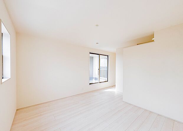 【寝室9.5帖】シンプルな内装はおしゃれのポイントです。シンプルは華美より飽きがこないからです。色や模様でおしゃれ感をだす。それがシンプルイズビューティーです。