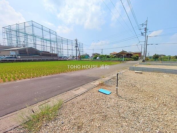 【外観】家族の温かさと陽光の暖かさ、楽しい毎日と明るい未来を予感させる「空間が織り成すひとつ先の住み心地」を演出します。