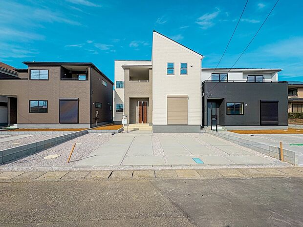 【前面道路】車の通行が少ないので、静かな住環境を維持することができます。