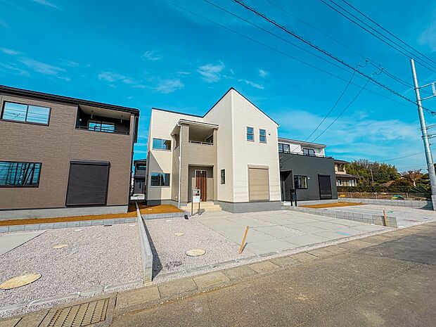 【外観】家族の温かさと陽光の暖かさ、楽しい毎日と明るい未来を予感させる「空間が織り成すひとつ先の住み心地」を演出します。