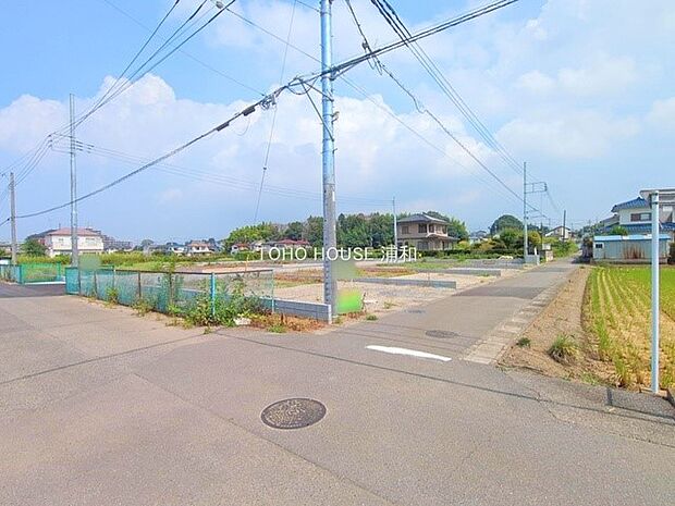 【前面道路】車の通行が少ないので、静かな住環境を維持することができます。