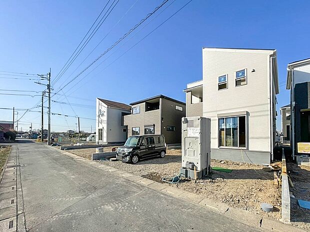 【前面道路】車の通行が少ないので、静かな住環境を維持することができます。