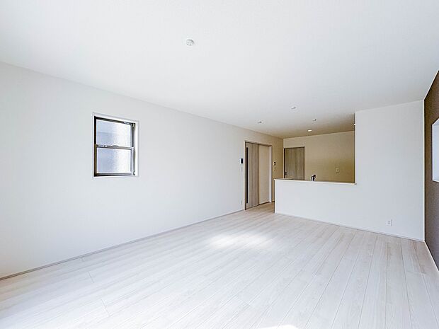 【LDK16帖+和室4.5帖】会話でホッとコミュニケーションできるリビング。料理でホッとハピネスになるキッチンなど。人をホッとさせる最新設備・仕様を採用しています。