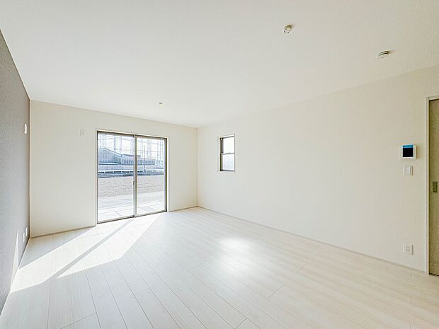 【LDK16帖+和室4.5帖】忙しい朝でも家族揃って食事をしたいゆとりあるダイニングスペース。