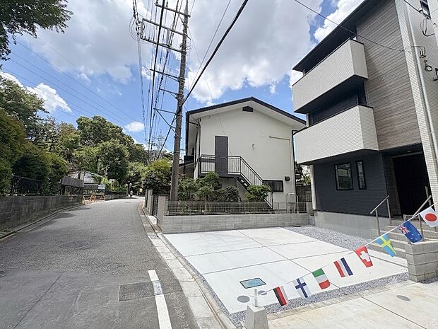 1号棟【前面道路5.25m】車の通行が少ないので、静かな住環境を維持することができます。