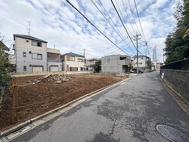 1号棟【前面道路5.25ｍ】車の通行が少ないので、静かな住環境を維持することができます。