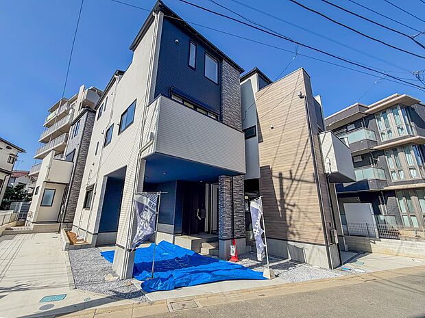 【外観】家族の温かさと陽光の暖かさ、楽しい毎日と明るい未来を予感させる「空間が織り成すひとつ先の住み心地」を演出します。