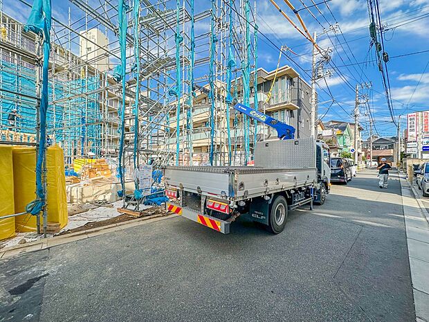 【前面道路】車の通行が少ないので、静かな住環境を維持することができます。