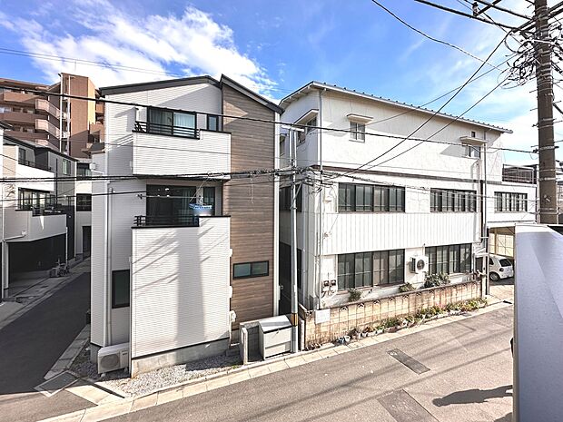 【眺望】気持ちの良い景色。住まいから、眺望の良い場所に住めるって嬉しいですね。開放感を感じながら、余裕のある暮らしをご体感下さい。