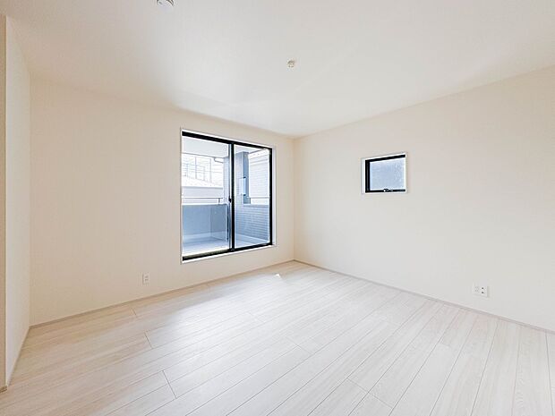 【寝室8.75帖】シンプルな内装はおしゃれのポイントです。シンプルは華美より飽きがこないからです。色や模様でおしゃれ感をだす。それがシンプルイズビューティーです。