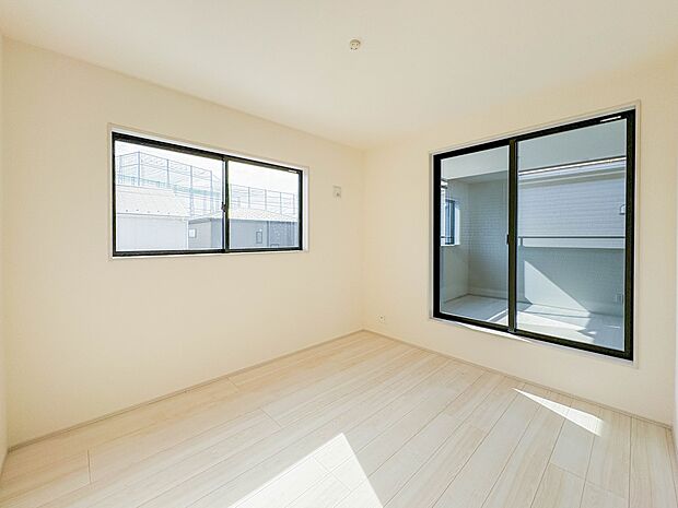 【洋室5.75帖】充実した生活は伸びやかな居室空間から始まります。快適に・伸びやかに。心の潤いを求める方々へ。