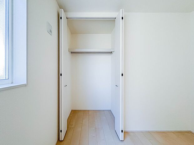 【収納】各部屋を最大限に広く使って頂ける様、全居住スペースに収納付。プライベートルームはゆったりと快適に。