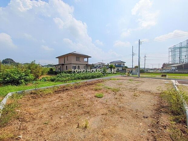 【現地外観】こちらの物件に少しでもご興味がありましたら、お気軽にお電話下さい。ネット上で「見えない物」「わからない事」でも、実際にご見学いただくことで、手に取るようにおわかりいただけるはずで…