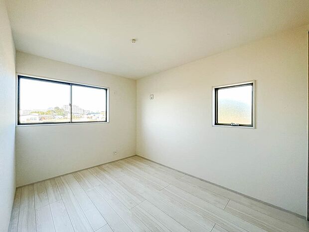 【洋室6帖】充実した生活は伸びやかな居室空間から始まります。快適に・伸びやかに。心の潤いを求める方々へ。