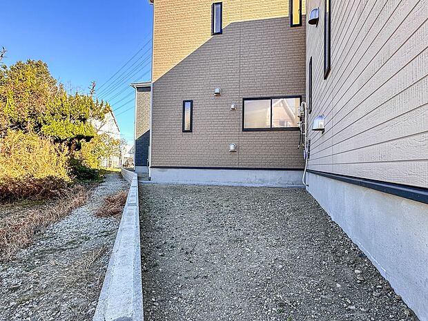 【庭】プランター等をおいてガーデニングが楽しめます。