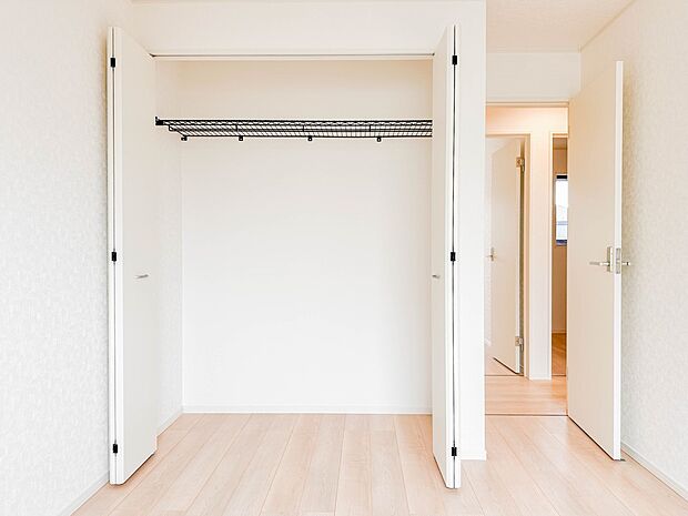 【収納】各部屋を最大限に広く使って頂ける様、全居住スペースに収納付。プライベートルームはゆったりと快適に。