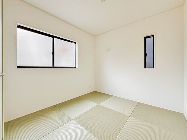 【和室】  畳には音を吸収する作用があるので、元気いっぱいのお子さんの遊び場所として、最適な空間となるでしょう。また、クッション性があるのでお子さんが転んでケガをするリスクを軽減してくれます…