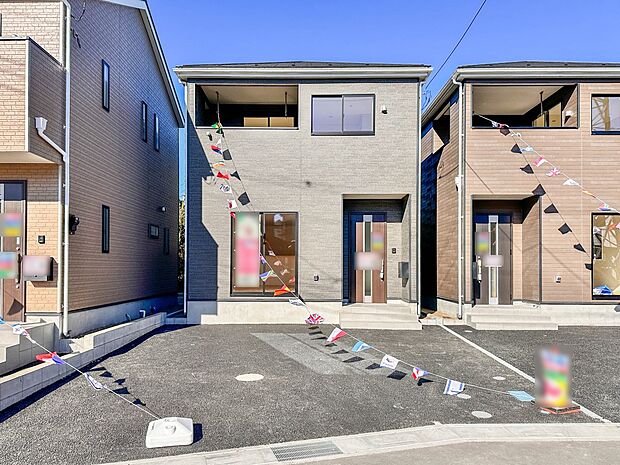 【駐車場】毎日の生活にマイカーが必須という方は、購入を検討する際、駐車場があることは大事な条件です。毎日の通勤や家族の送迎、買い物やお出かけなどクルマのある暮らしを満喫したい方は要チェック。…